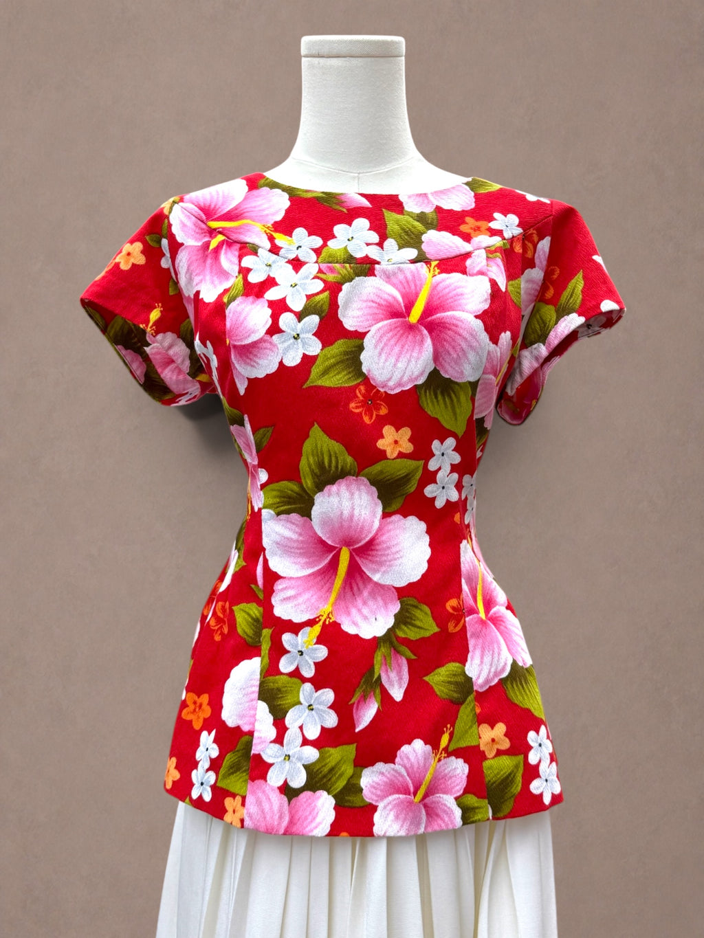Ui-Maikai 60s Hawaiian Red Hibiscus Barkcloth Top