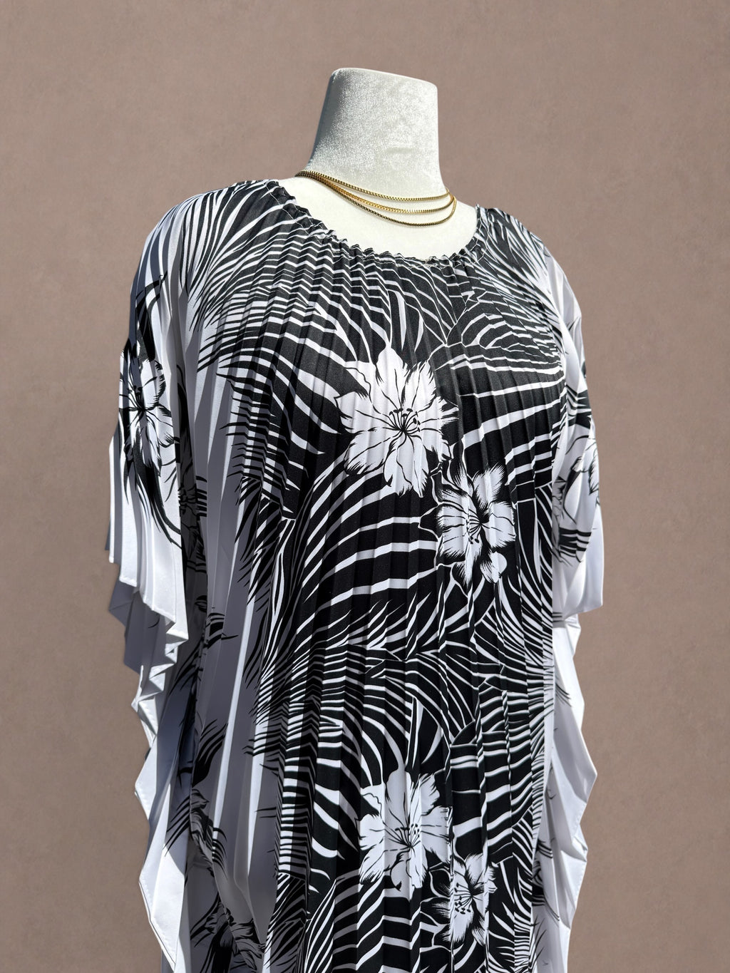 Hilo Hattie Hawaii 70s Pleated Tropical Caftan Maxi Dress