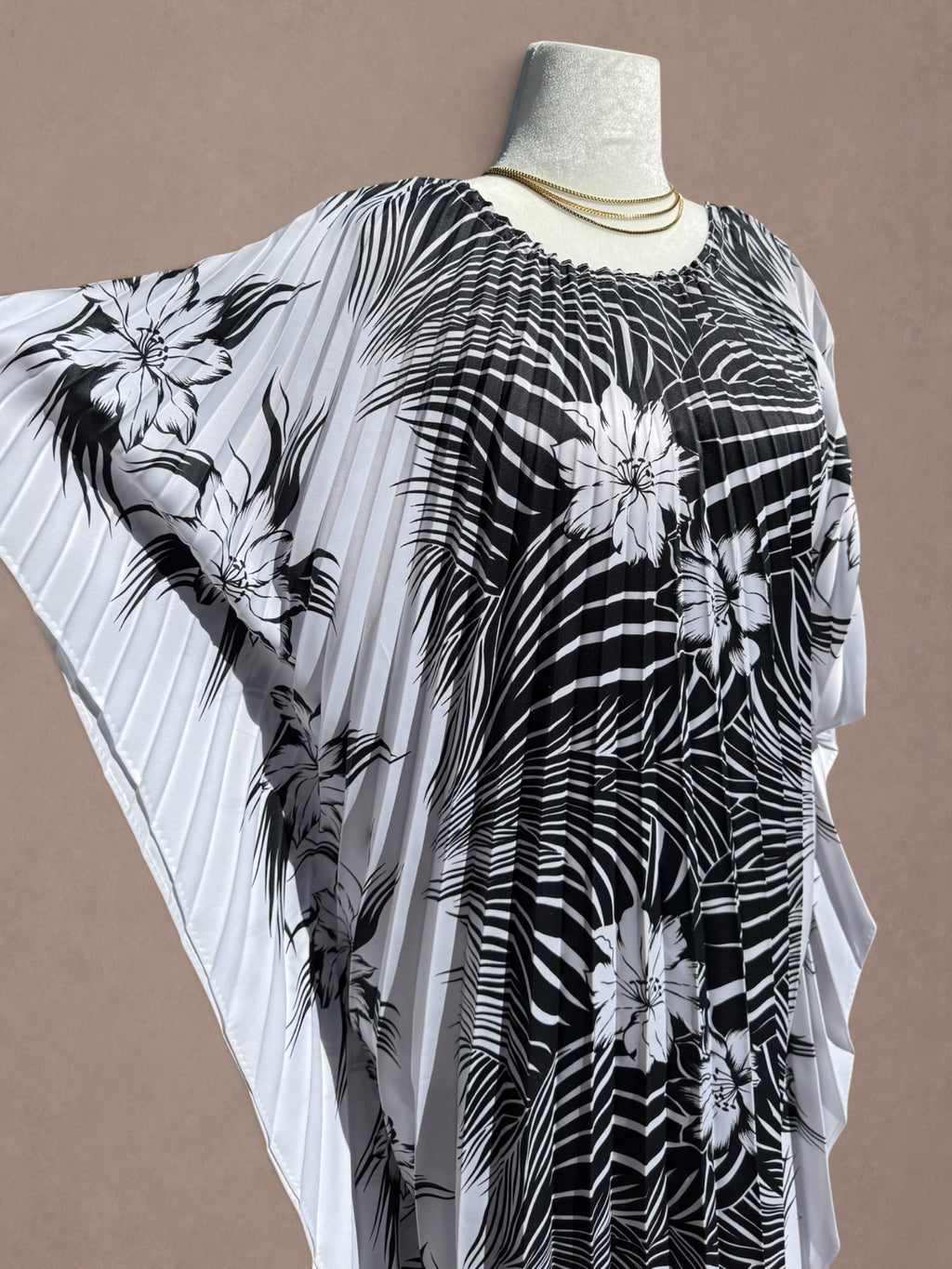 Hilo Hattie Hawaii 70s Pleated Tropical Caftan Maxi Dress