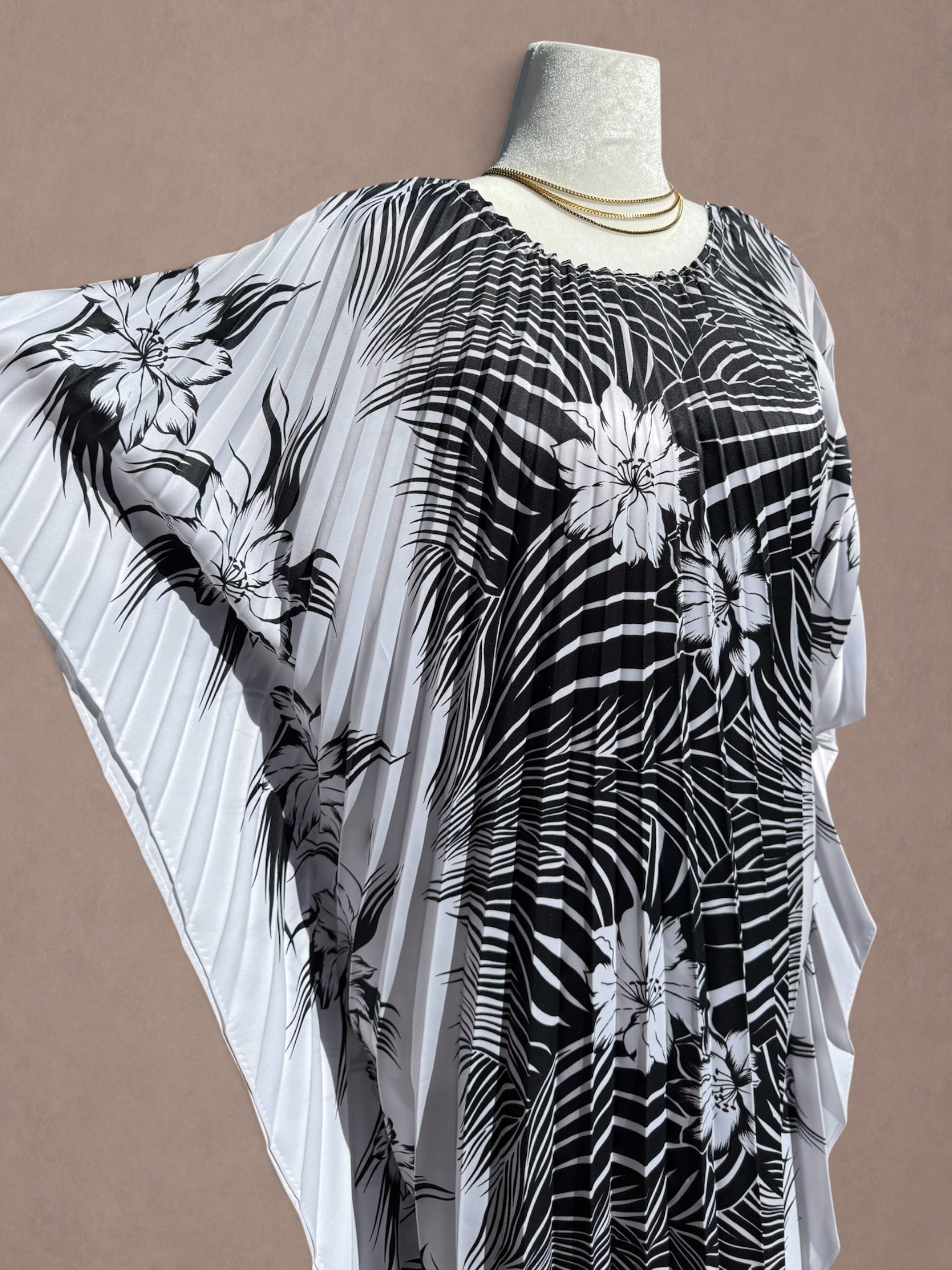 Hilo Hattie Hawaii 70s Pleated Tropical Caftan Maxi Dress