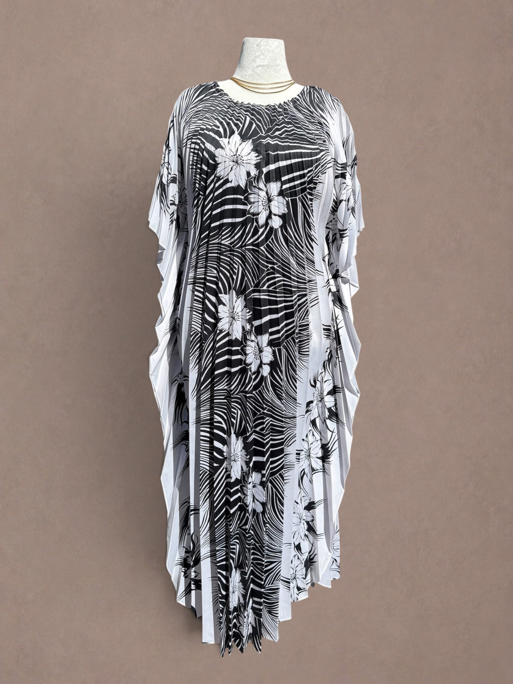 Hilo Hattie Hawaii 70s Pleated Tropical Caftan Maxi Dress