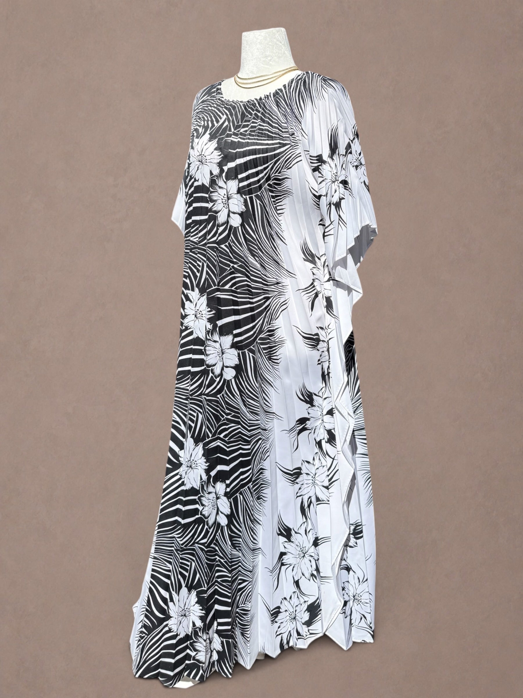 Hilo Hattie Hawaii 70s Pleated Tropical Caftan Maxi Dress