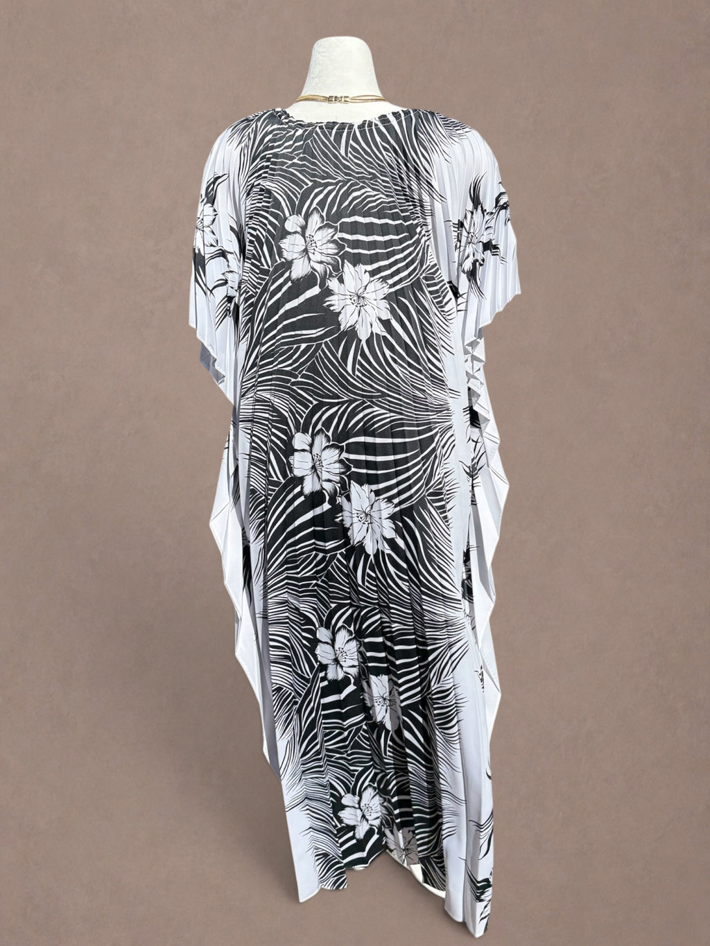 Hilo Hattie Hawaii 70s Pleated Tropical Caftan Maxi Dress