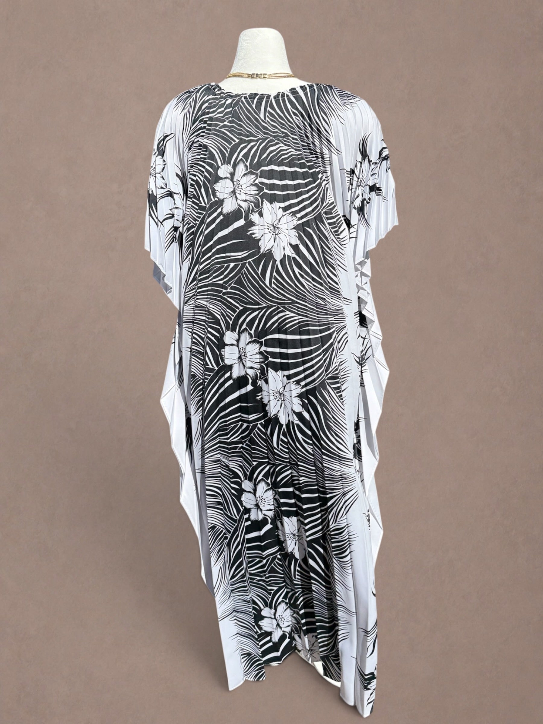 Hilo Hattie Hawaii 70s Pleated Tropical Caftan Maxi Dress